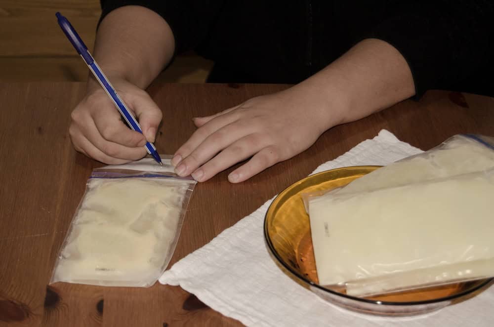 Labelling before storing the breast milk in freezer