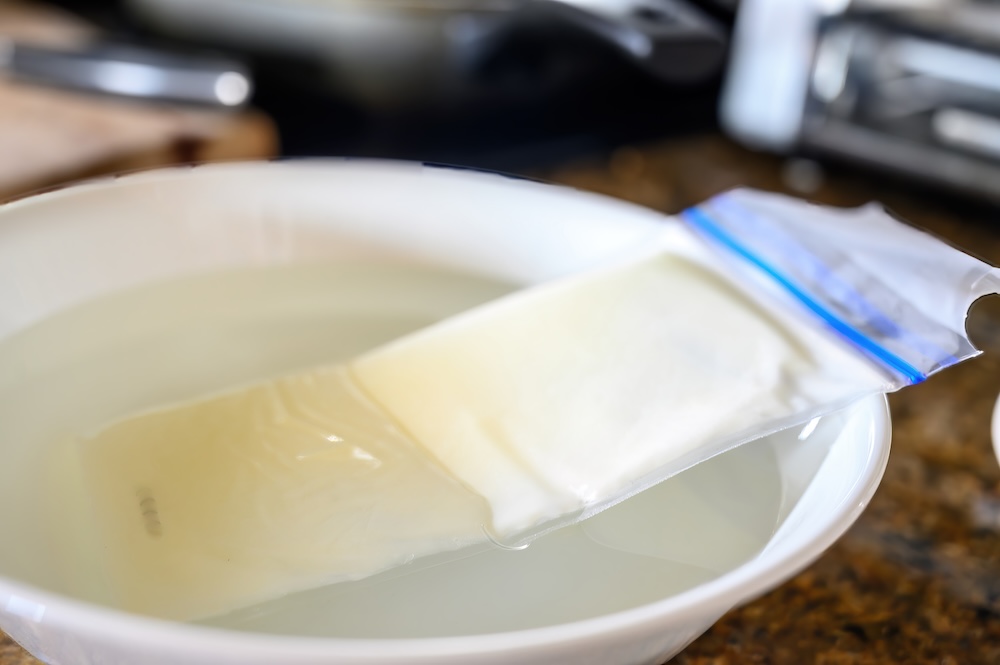 Thawing the frozen breast milk